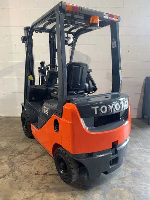 Дизельний навантажувач TOYOTA 02-8FDF15