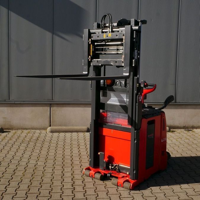 Електричний штабелер LINDE L06AC з відкидною платформою оператора