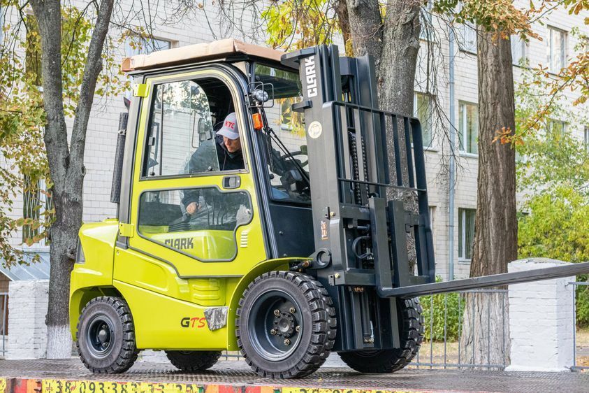 Дизельний навантажувач CLARK GTS 25 (НОВИЙ)