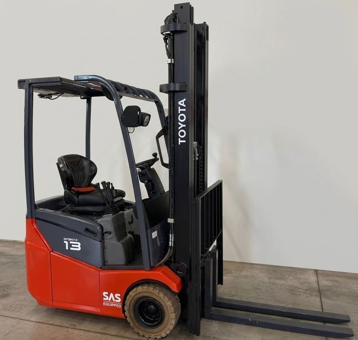 Электрический погрузчик TOYOTA 7FBEST13 трехопорный