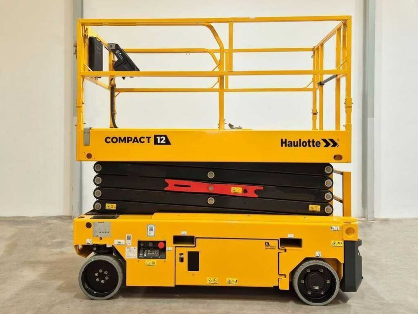 Ножичний підйомник HAULOTTE COMPACT 12 AE (робоча платформа)
