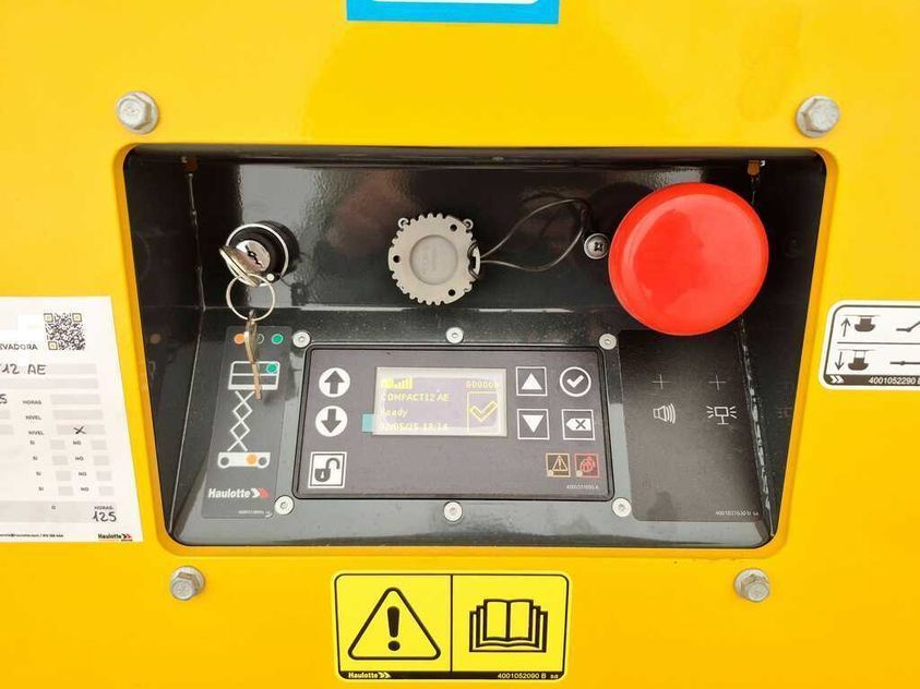 Ножичний підйомник HAULOTTE COMPACT 12 AE (робоча платформа)