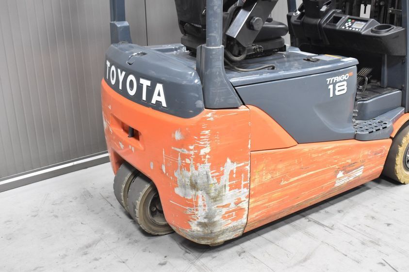 Електричний навантажувач TOYOTA 8FBE18T з маленьким напрацюванням