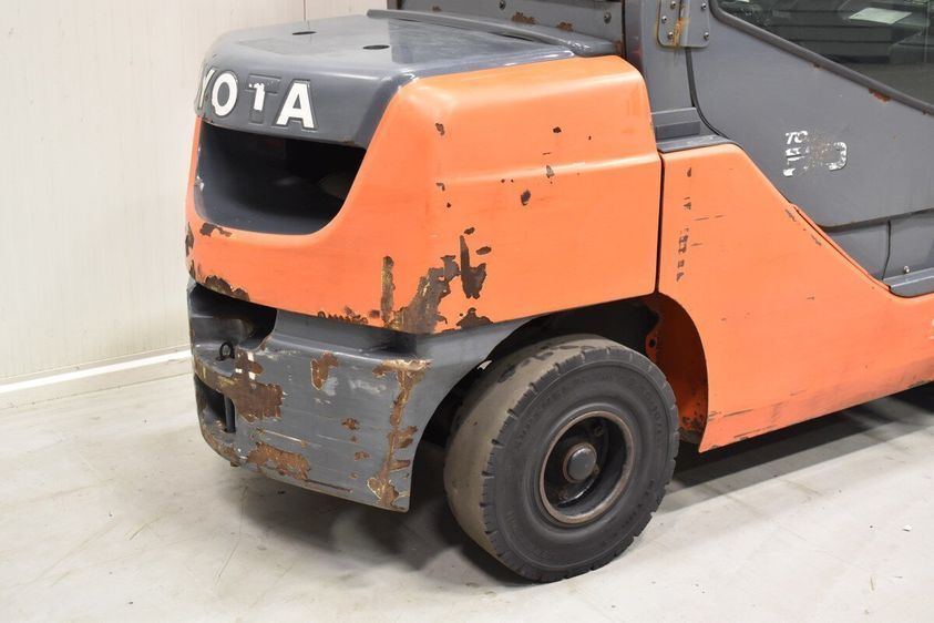 Дизельный погрузчик TOYOTA 02-8FDF30