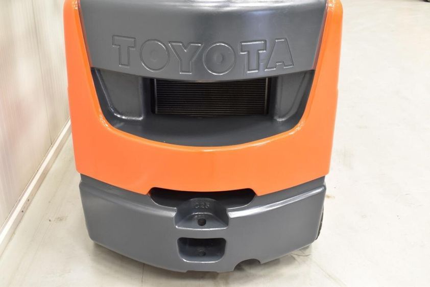 Газовый погрузчик TOYOTA 8FGCU25