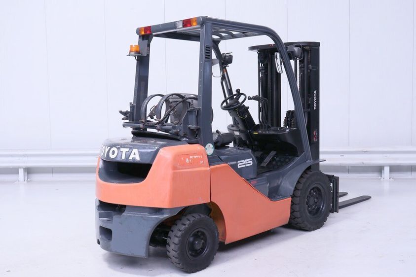 Газовий навантажувач Toyota 32-8-FG-25