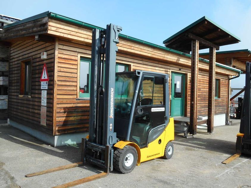 Дизельний навантажувач JUNGHEINRICH DFG320S
