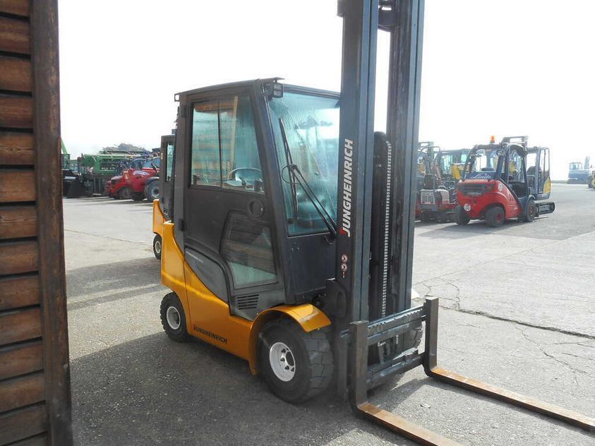 Дизельний навантажувач JUNGHEINRICH DFG320S
