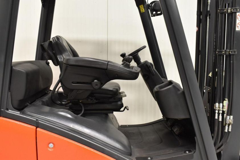 Дизельный погрузчик LINDE H18D-01