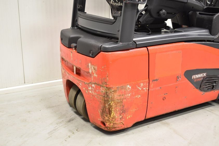 Электрический погрузчик LINDE E 20 L-02 трехопорный
