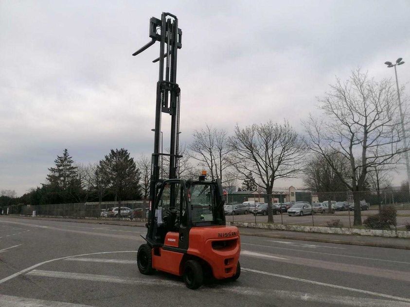 Дизельный погрузчик NISSAN FGD02A30Q