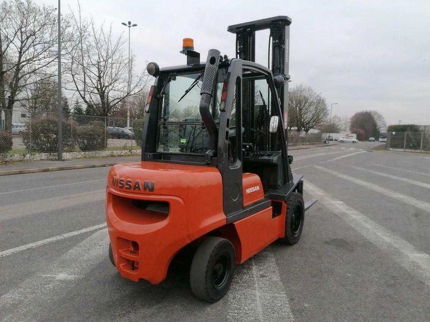 Дизельный погрузчик NISSAN FGD02A30Q