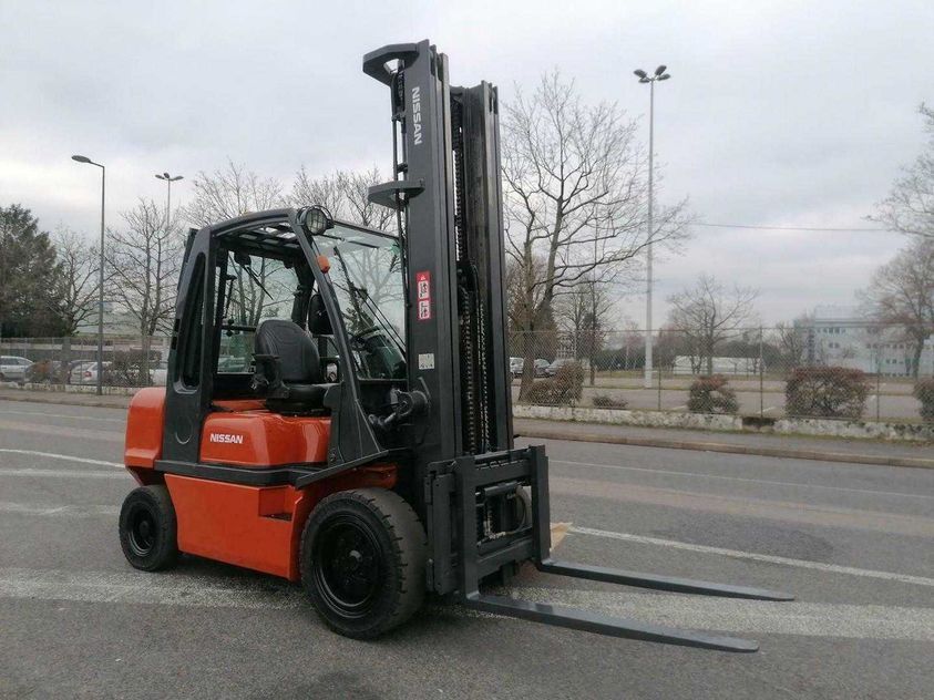 Дизельный погрузчик NISSAN FGD02A30Q