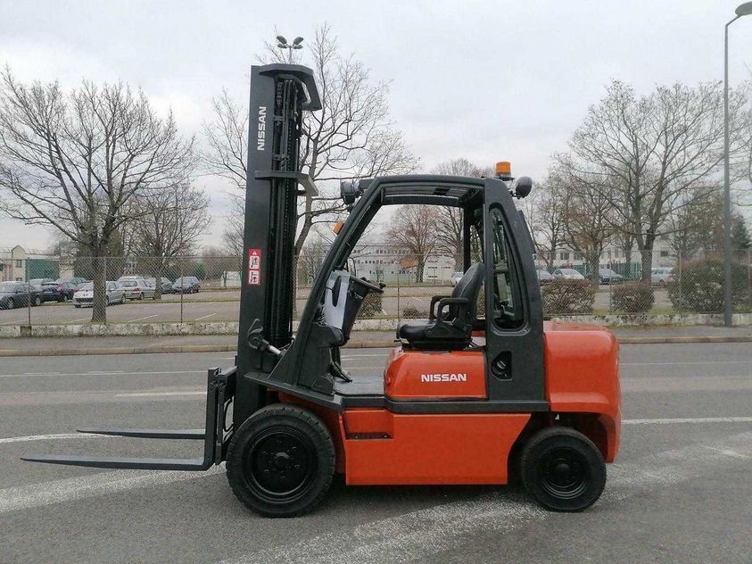 Дизельный погрузчик NISSAN FGD02A30Q