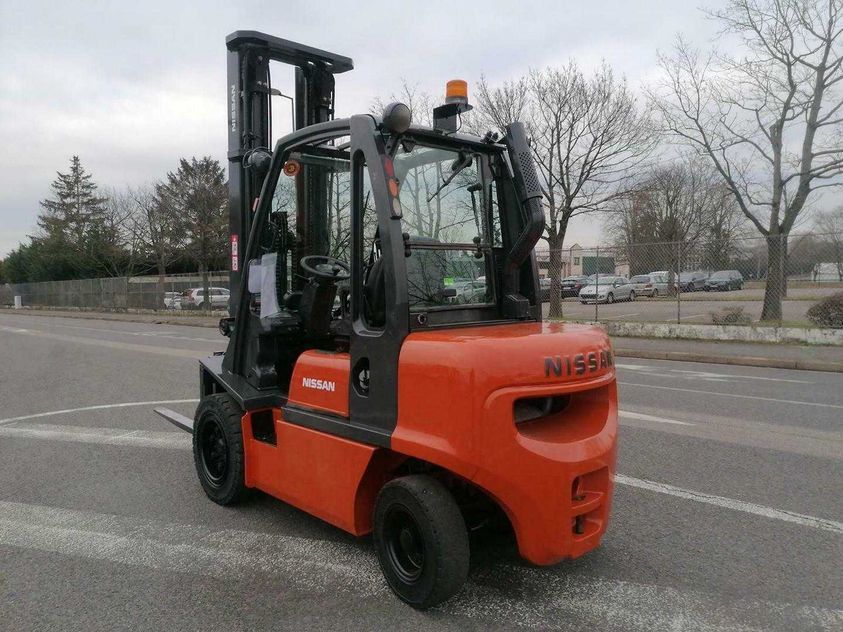 Дизельный погрузчик NISSAN FGD02A30Q