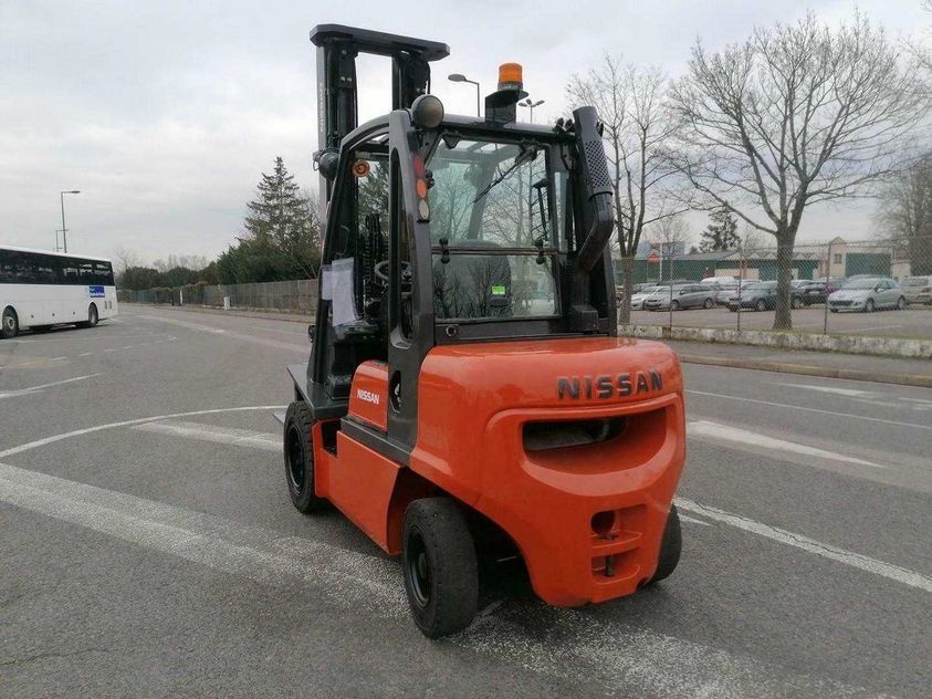 Дизельный погрузчик NISSAN FGD02A30Q
