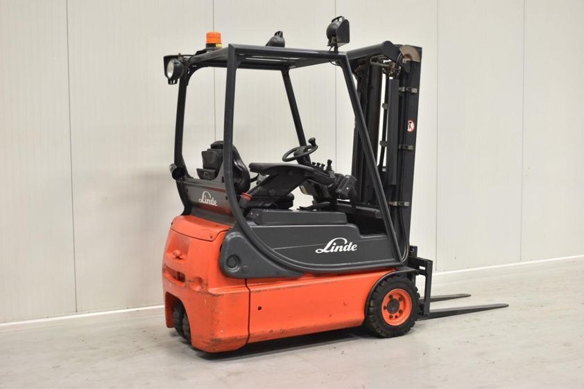 Электрический погрузчик LINDE E14-02 трехопорный