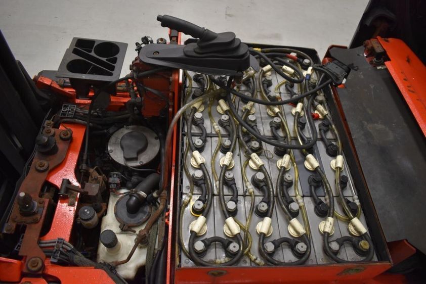 Электрический погрузчик LINDE E14-02 трехопорный