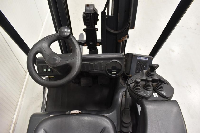 Электрический погрузчик LINDE E14-02 трехопорный