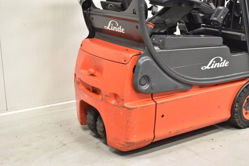 Электрический погрузчик LINDE E14-02 трехопорный