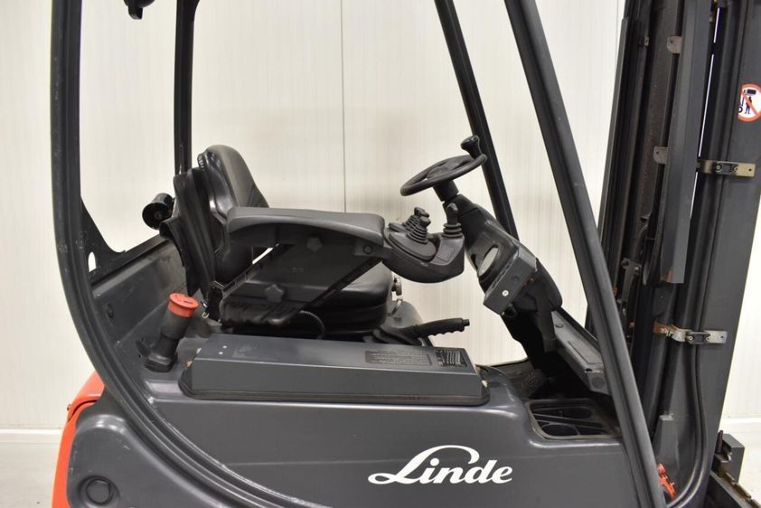 Электрический погрузчик LINDE E14-02 трехопорный