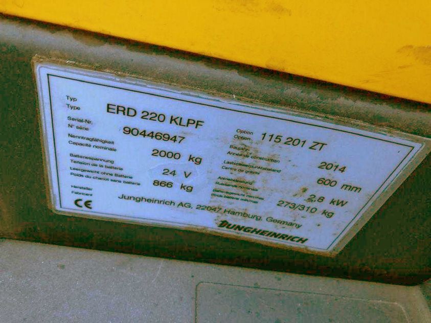 Электрический штабелер JUNGHEINRICH ERD220 с платформой оператора