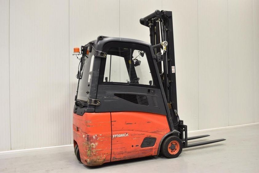 Электрический погрузчик LINDE E16 H-01 трехопорный