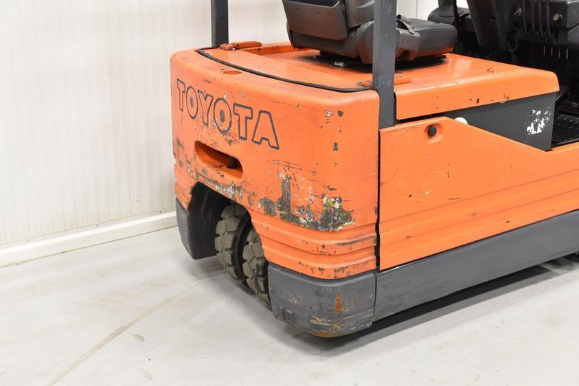 Электрический погрузчик TOYOTA 5FBE18 трехопорный