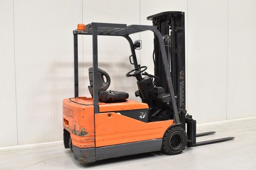 Электрический погрузчик TOYOTA 5FBE18 трехопорный