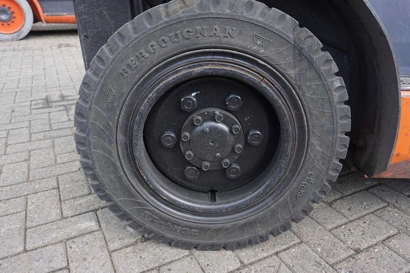 Газовый погрузчик TOYOTA 02-8FGF30