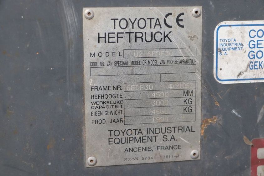 Дизельный погрузчик TOYOTA 02-6FDF30