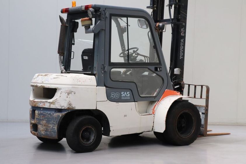 Дизельний навантажувач TOYOTA 62-7FDF30