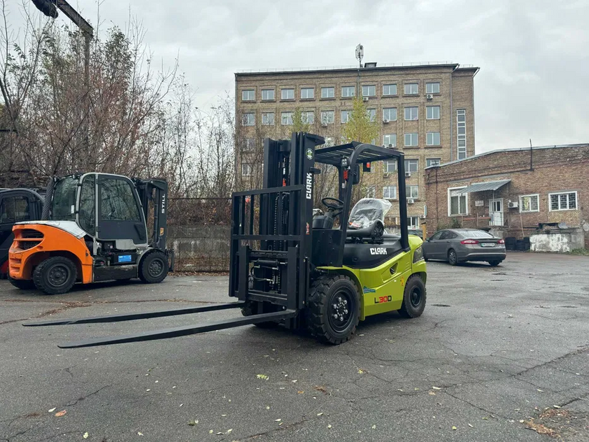 Дизельний навантажувач CLARK L30D