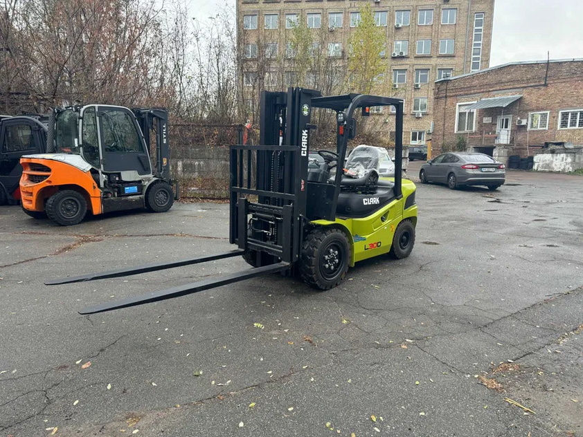 Дизельний навантажувач CLARK L30D