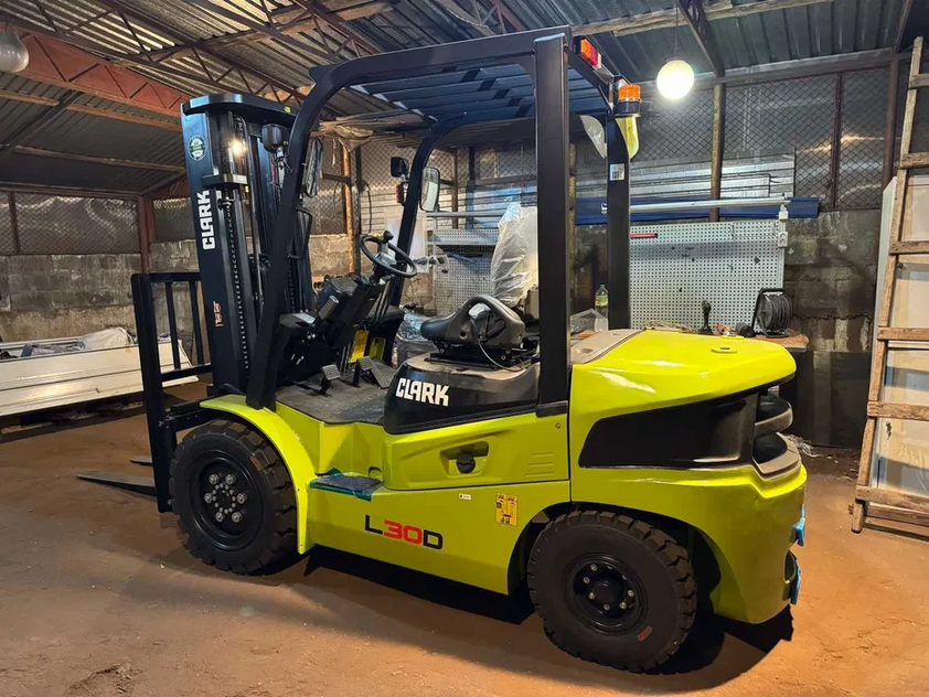 Дизельний навантажувач CLARK L30D