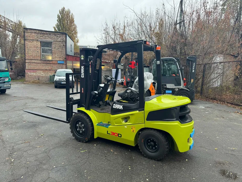 Дизельний навантажувач CLARK L30D