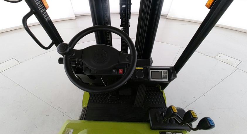 Електричний навантажувач CLARK GEX16