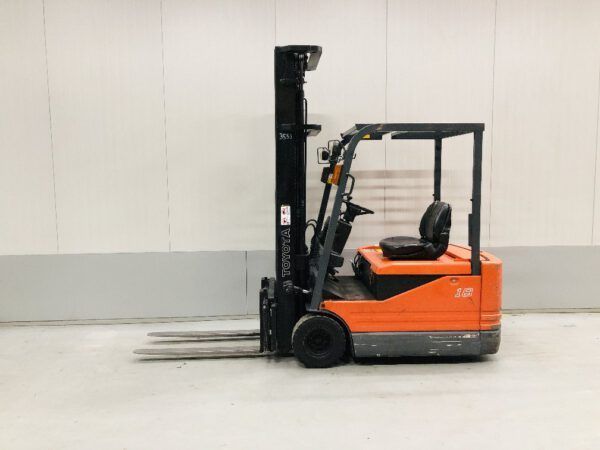 Электрический погрузчик Toyota 5FBE18 трехопорный