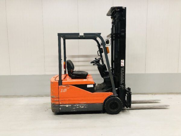 Электрический погрузчик Toyota 5FBE18 трехопорный