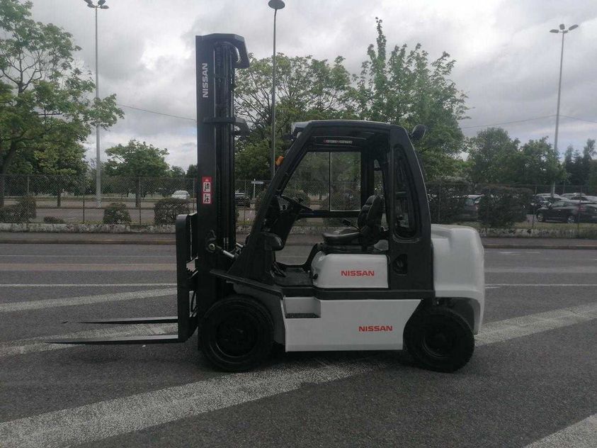 Дизельный погрузчик NISSAN FGD02A32