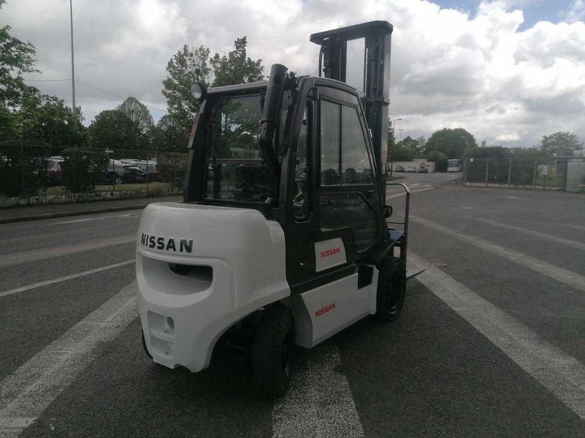 Дизельный погрузчик NISSAN FGD02A32