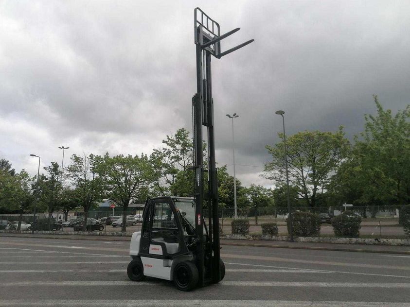 Дизельный погрузчик NISSAN FGD02A32