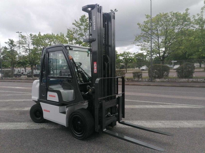 Дизельный погрузчик NISSAN FGD02A32