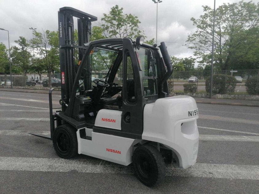 Дизельный погрузчик NISSAN FGD02A32