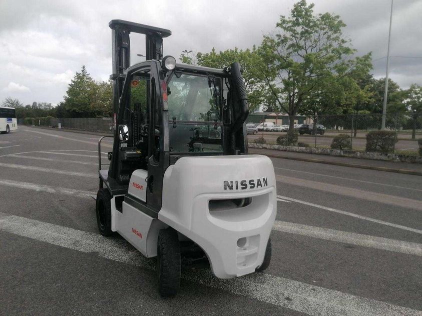 Дизельный погрузчик NISSAN FGD02A32