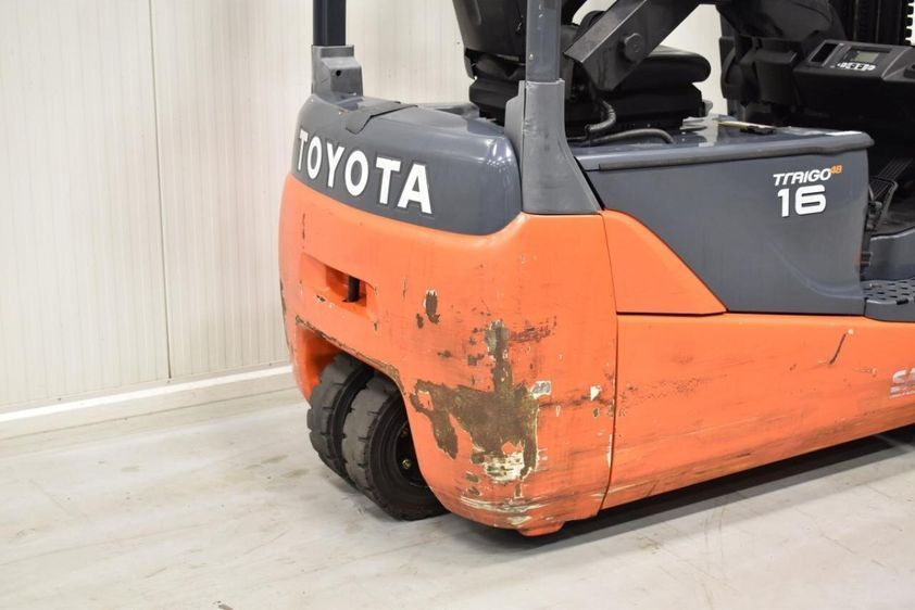Электрический погрузчик TOYOTA 8FBET16 трехопорный