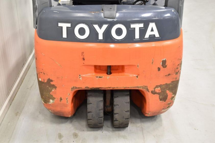 Электрический погрузчик TOYOTA 8FBET16 трехопорный