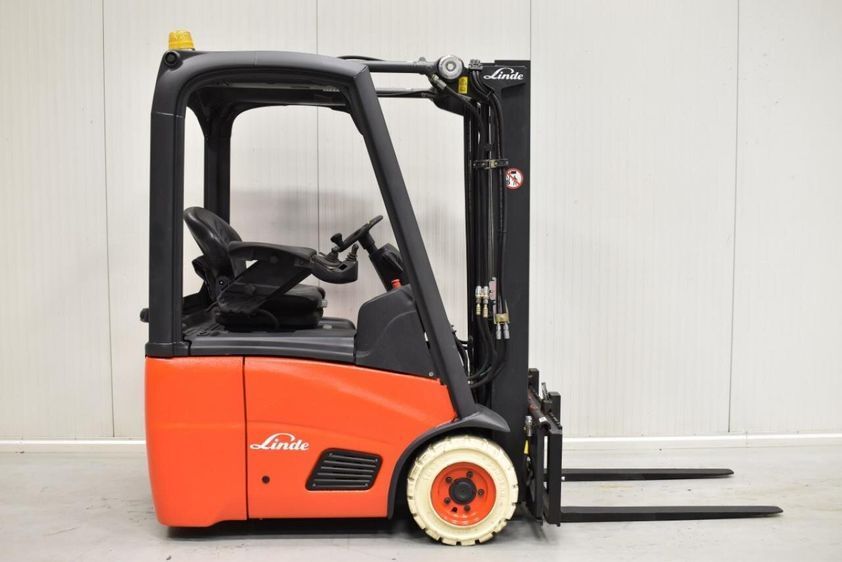 Электрический погрузчик LINDE E 12-01 трехопорный