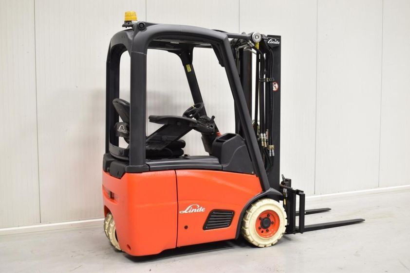 Электрический погрузчик LINDE E 12-01 трехопорный