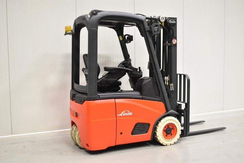 Электрический погрузчик LINDE E12-01 трехопорный